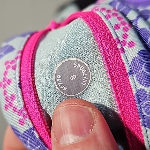 Lululemon size 8 black/quilt summer power purple groovy run short - Picture 6 of 6